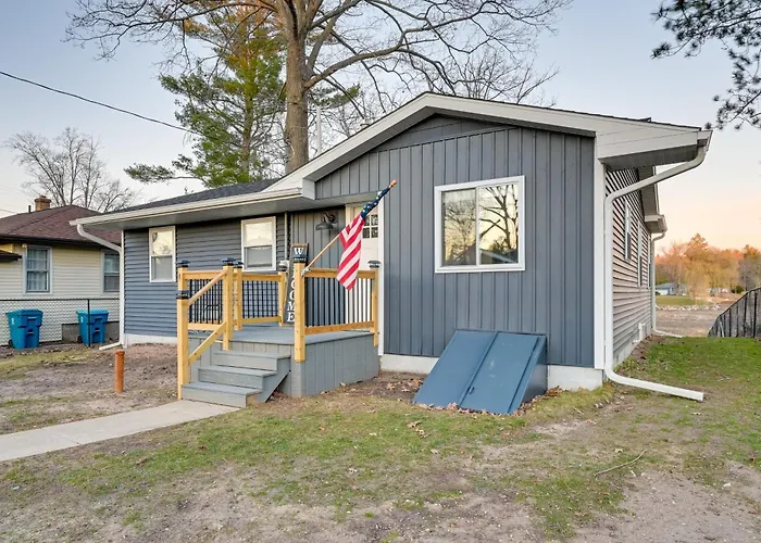 Riverfront Michigan Cottage W/ Fire Pit & Kayaks!