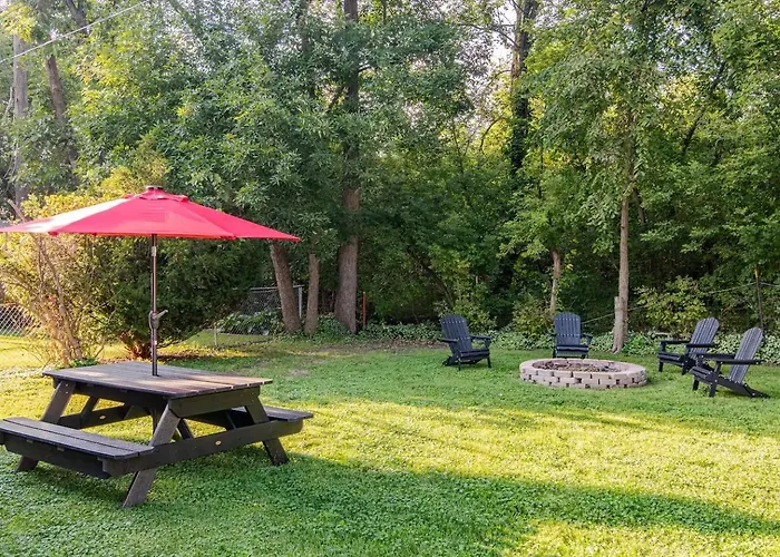 Lakeside Retreat, Cozy 2Bd Cottage With Firepit Close To The Lake