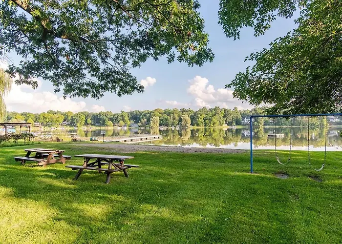 Lakeside Retreat, Cozy 2Bd Cottage With Firepit Close To The Lake
