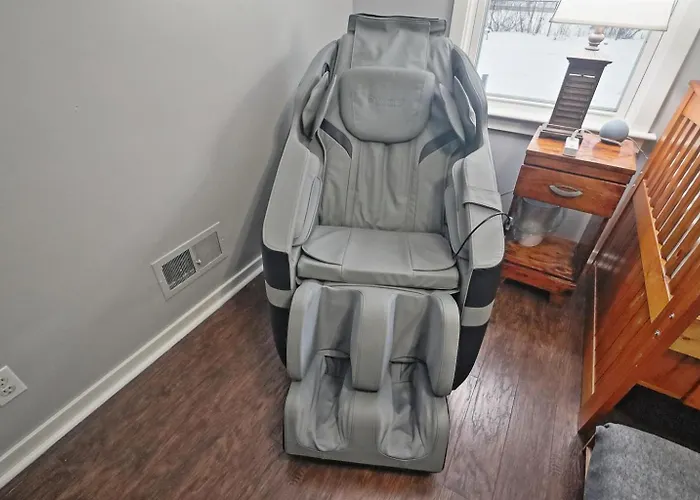 Frankenmuth Dawdy Haus With Hot Tub And Massage Chair 2 Blocks From Main Street